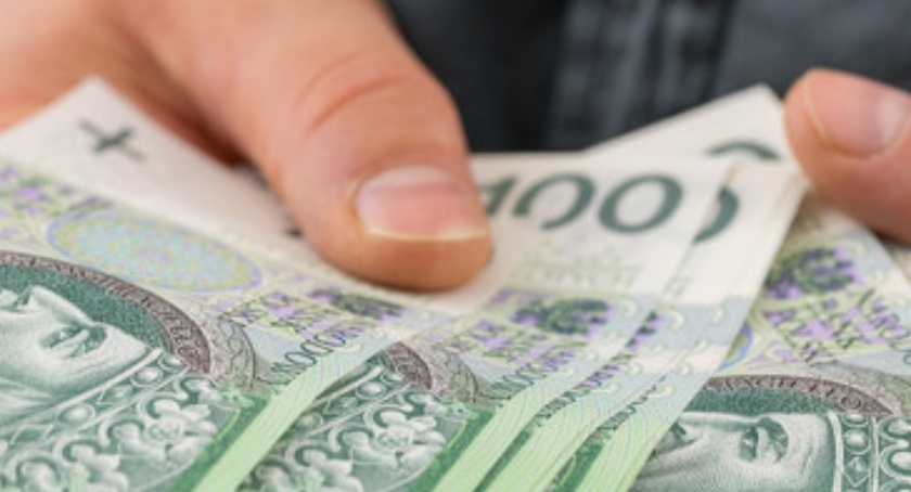Wściekły pracownik pogryzł i okradł pracodawcę. Mężczyzna trafił do policyjnego aresztu