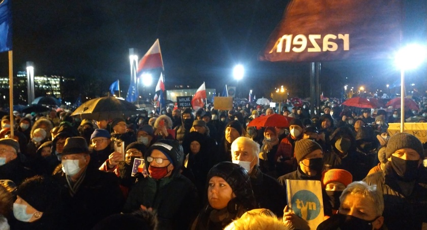 Wrocław. Kilka tysięcy osób protestowało w obronie wolnych mediów