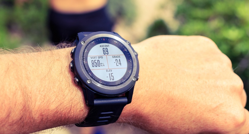 Zegarek sportowy, smartband czy smartwatch - co najlepiej pomaga w treningu?
