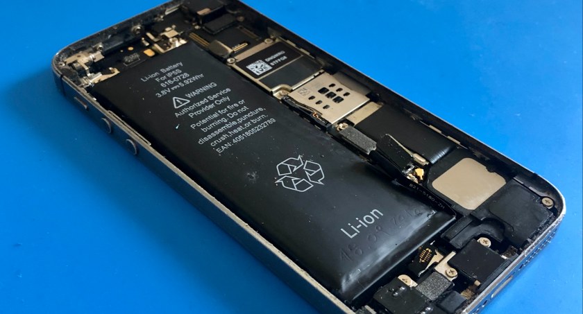Zużyta bateria w iPhone? – sprawdź kiedy wymienić!
