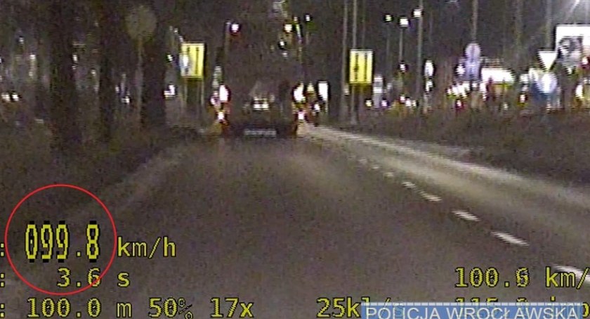 Jechał blisko 100 km/h jedną z wrocławskich ulic autobusem pełnym ludzi