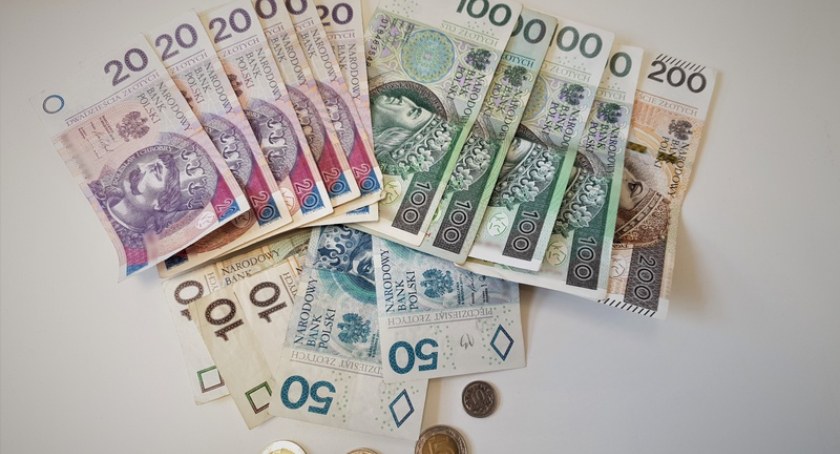 Okradanie pracodawcy to zły pomysł na wypracowanie świątecznej premii. Nieuczciwy pracownik miał na swoim sumieniu więcej grzechów
