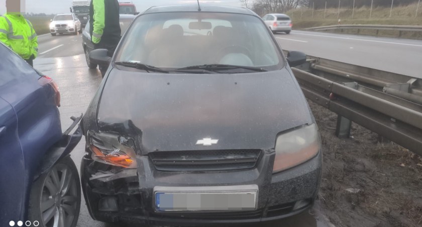Utrudnienia na A4 w kierunku Wrocławia. Na 143 kilometrze doszło do kolizji z udziałem trzech aut
