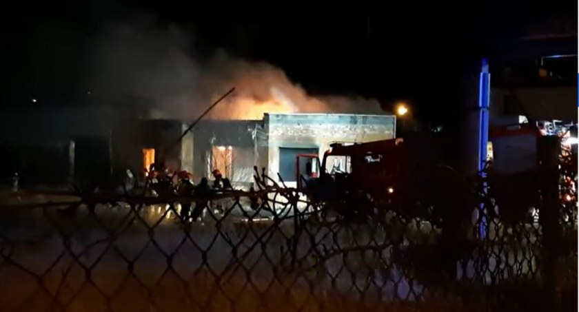 Pożar pustostanu przy Osobowickiej we Wrocławiu. Zobacz nagranie z akcji gaśniczej