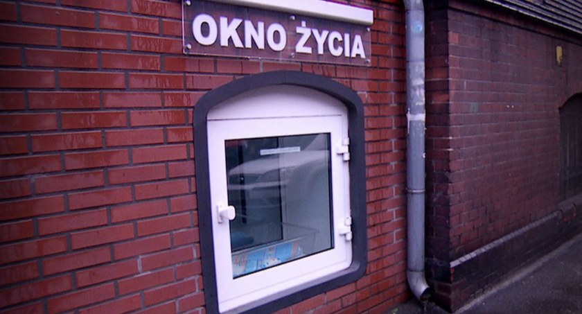 Wrocław. W oknie życia pozostawiono półroczną dziewczynkę