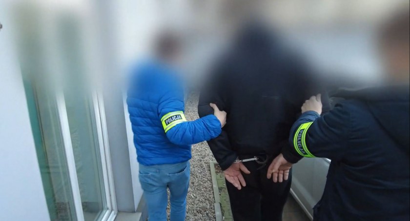 Trzej sprawcy napadu na sklep w rękach wrocławskich policjantów