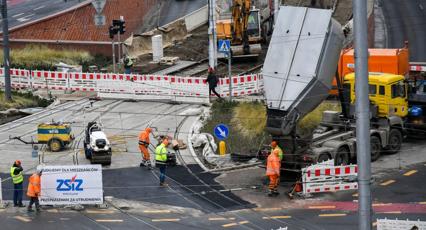 Koniec prac przy pl. Dominikańskim. Tramwaje pojadą po nowych rozjazdach