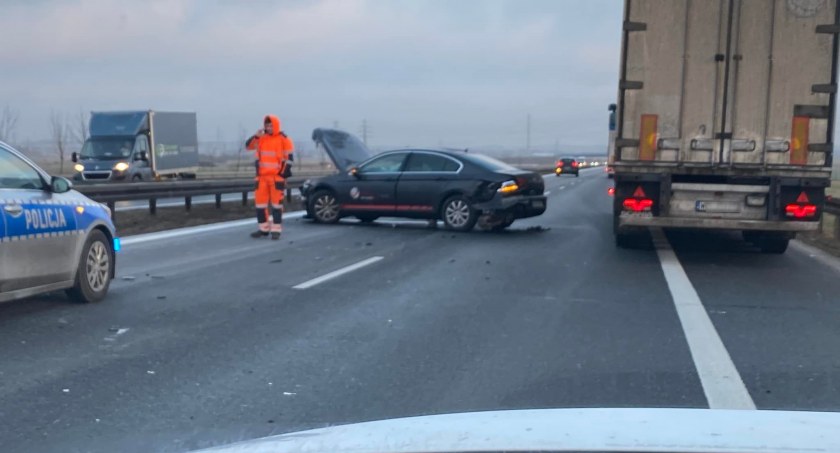 Ślisko w całym regionie. Wtorkowy poranek nie oszczędził kierowców