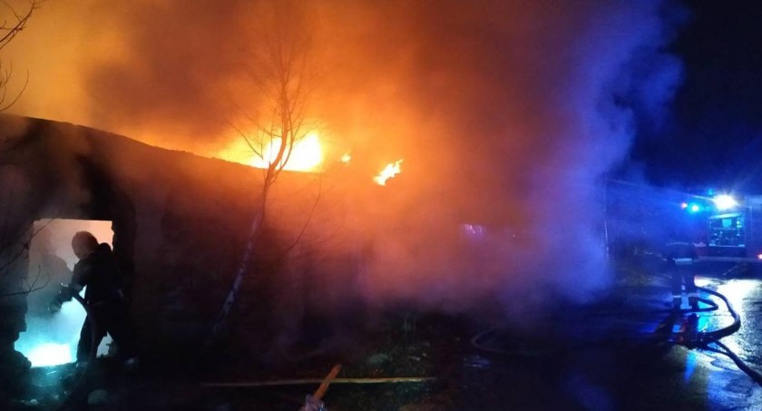 Zwęglone zwłoki na Świstackiego. Tragiczny finał pożaru pustostanu