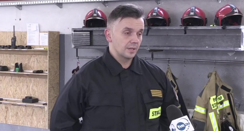 Strażak wracał z nocnego dyżuru w szpitalu. Zauważył dym, uratował sześć osób i psa