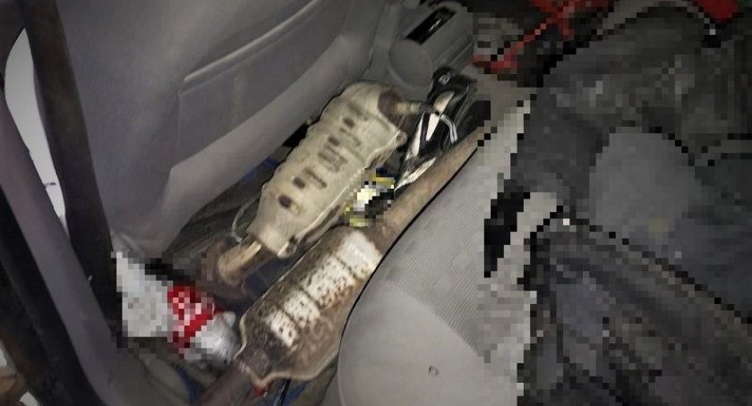 Sprawcy kradzieży katalizatorów zatrzymani przez policjantów z Psiego Pola