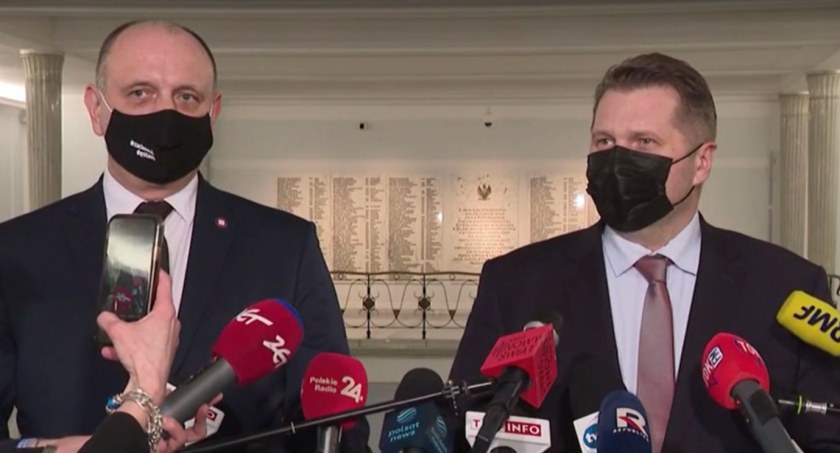 Od czwartku wracamy do nauki zdalnej. Ogłoszono nowe decyzje Ministerstwa Zdrowia