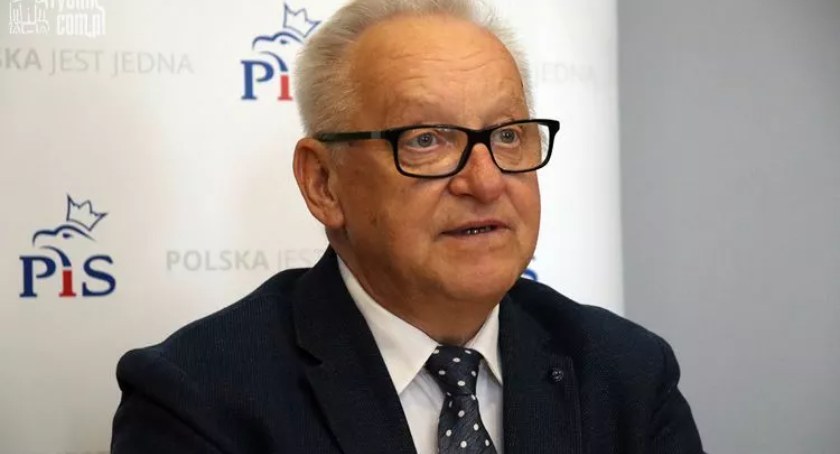 Odszkodowanie za zarażenie kolegi z pracy. Nawet 15 tyś kary za brak testu i szczepienia-nowy projekt PiS