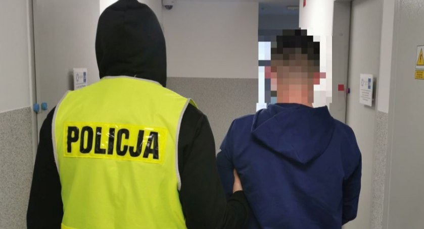 Poszukiwany w mieszkaniu miał narkotyki. Zabezpieczono ponad 3,5 kg amfetaminy