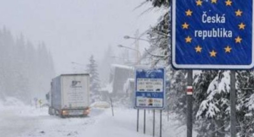 Czasowo zamknięta dla ruchu pow. 3,5t droga nr 10 od przejścia w Jakuszycach. Bardzo trudne warunki drogowe