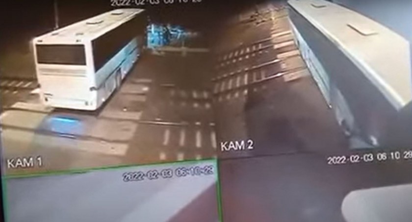 Ku przestrodze. Przerażający film z momentu zderzenia autobusu szkolnego z pociągiem w Warlubiu