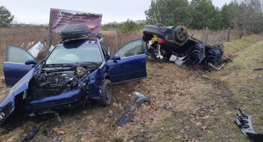 Groźny wypadek w gminie Czernica. Kierujący BMW nie zastosował się do znaku STOP