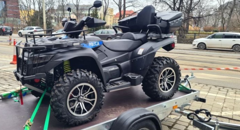 Do dolnośląskich policjantów trafiły nowe specjalistyczne pojazdy do działań w terenie