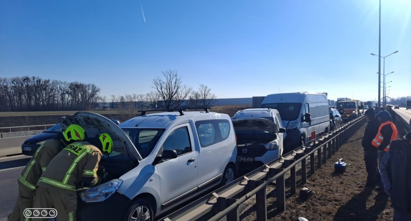 Dwie kolizje, pięć uszkodzonych pojazdów i spore utrudnienia na 136 kilometrze autostrady A4w kierunku Wrocławia