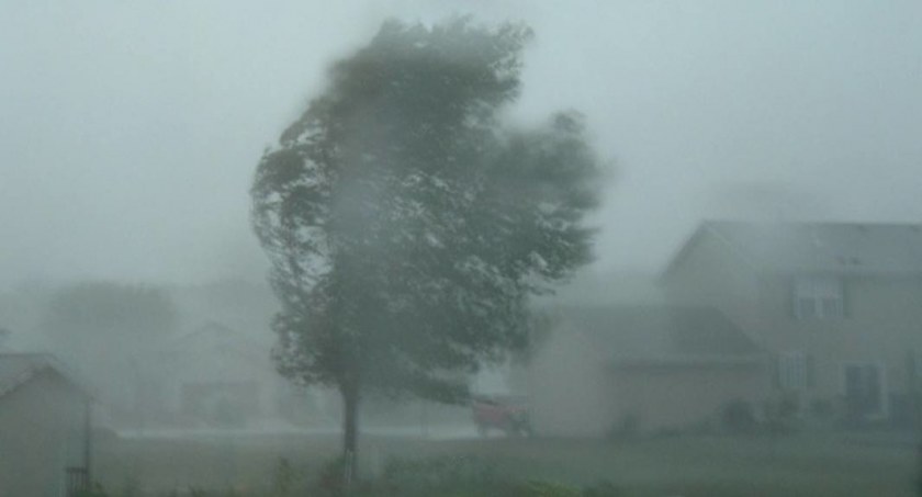 UWAGA. Jutro nad ranem powieje nawet 130km/h. Będzie padać i może zagrzmieć