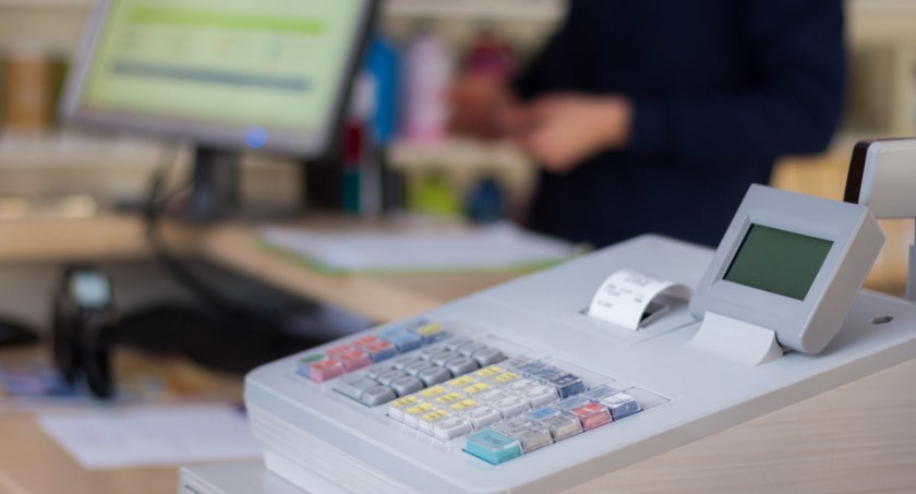 Od kilku miesięcy okradał swojego pracodawcę. Wyciągnął z kasy blisko 8000 zł