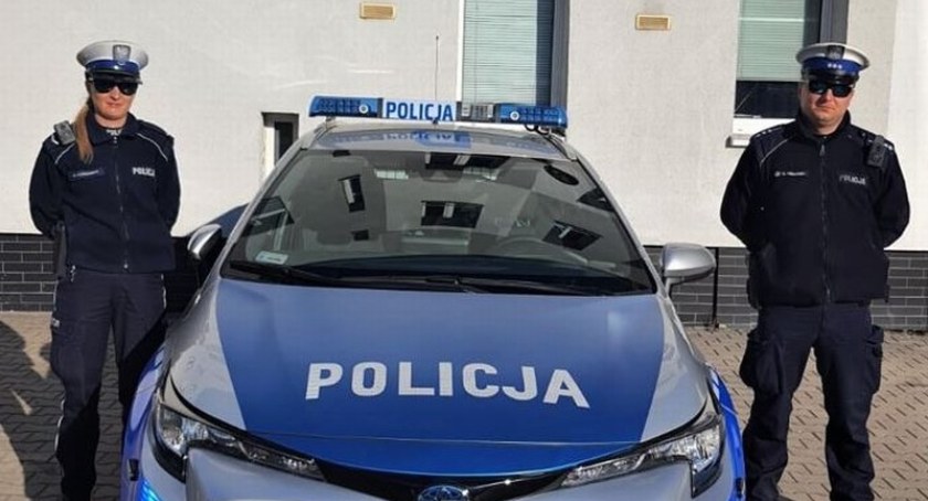 Wrocławscy policjanci pomogli rodzącej kobiecie błyskawicznie i bezpiecznie dotrzeć do szpitala