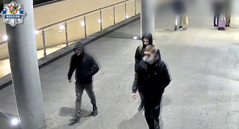 Poszukiwani sprawcy kradzieży rozbójniczej na wrocławskich Krzykach. Publikacja wizerunków