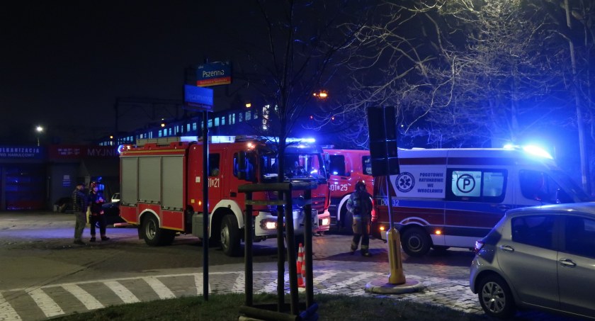 Tragiczna śmierć w centrum Wrocławia. Prawdopodobną przyczyną zgonu potrącenie przez pociąg