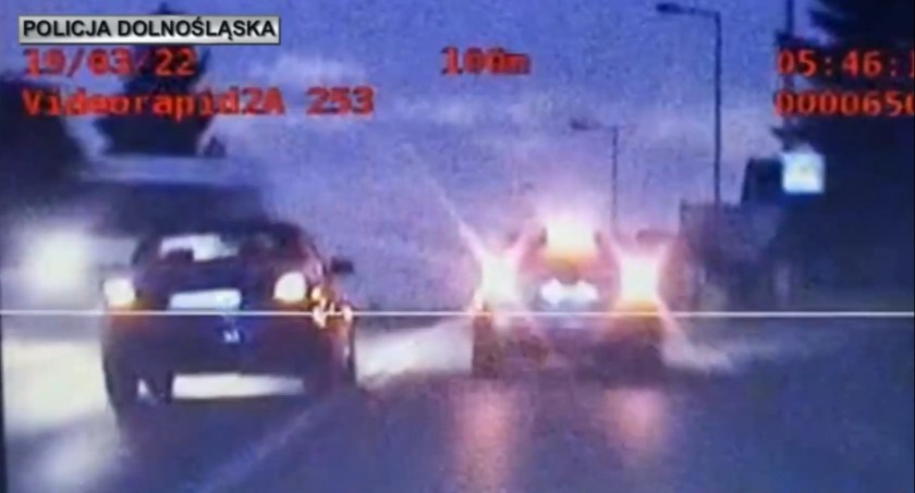 Pościg za pijanym kierowcą Audi. Jechał ponad 170km/h przez Zgorzelec i rozbił się na betonowym murze. Zobacz FILM