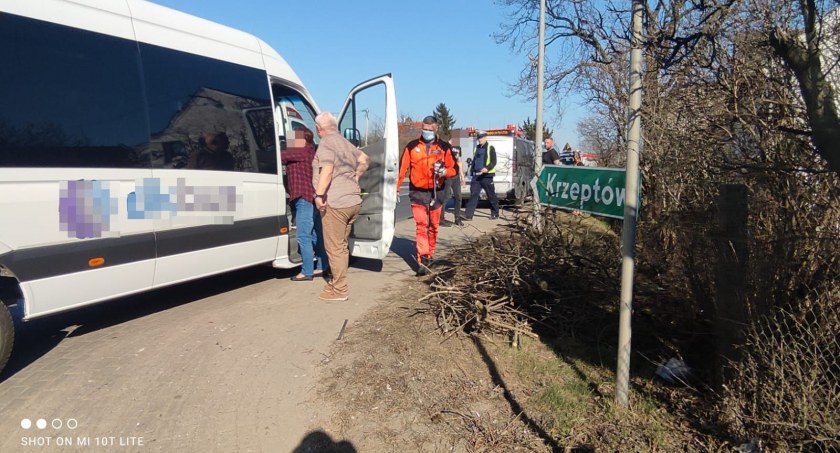 Wypadek busa przewożącego niepełnosprawne dzieci w gminie Kobierzyce