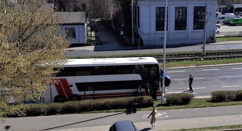 Młoda Ukrainka zaczęła rodzić w autokarze przewożącym uchodźców. Roztrzęsiony kierowca pobiegł po pomoc na krzycki komisariat