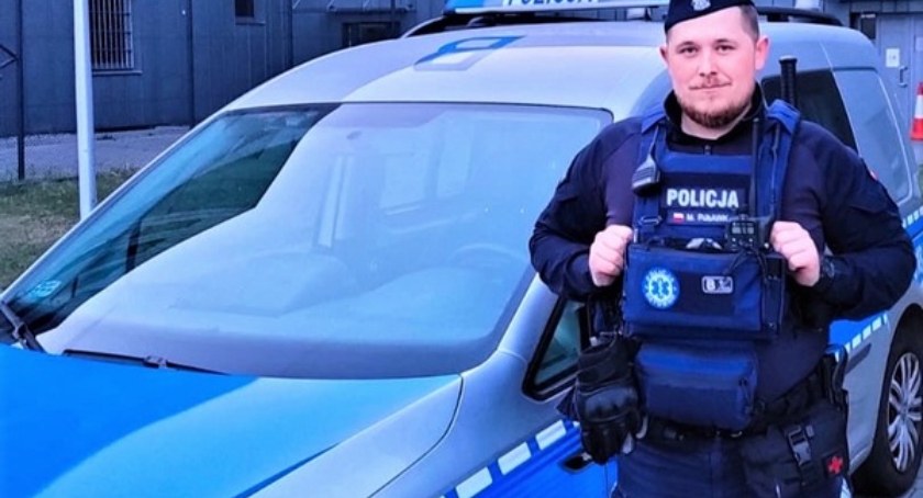 Policjant z komisariatu na Krzykach uratował życie mężczyźnie
