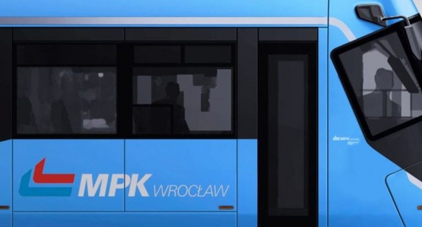 Kontrolerka MPK Wrocław pobiła i znieważyła pasażerkę. Poszkodowana kobieta zgłosiła sprawę na policję