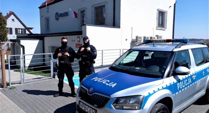 Chciał popełnić samobójstwo podcinając sobie żyły. 40-latka z Sobótki w ostatniej chwili uratowali policjanci