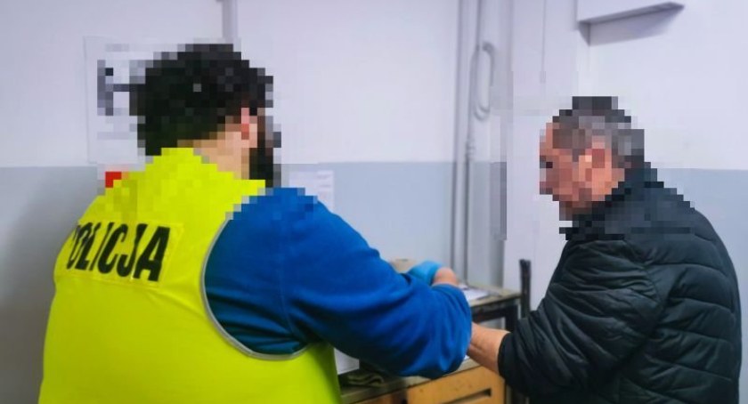 Pijany obywatel Ukrainy doprowadził do kolizji. Proponował kamiennogórskim policjantom 1000zł łapówki za odstąpienie od czynności