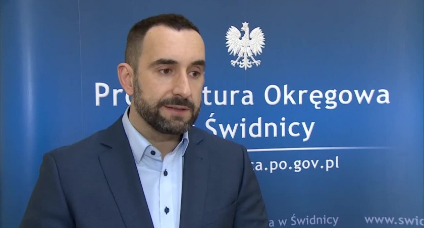 Ciała dwóch osób znaleziono w mieszkaniu w Kudowie-Zdroju. Prokuratura podejrzewa zabójstwo