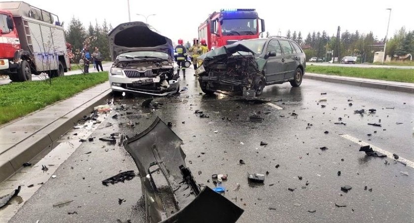 Czołowe zderzenie na Buforowej. Potężne korki na wyjeździe z Wrocławia w kierunku Strzelina