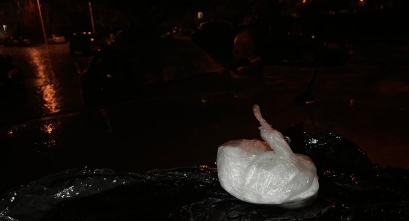 Część narkotyków miał w saszetce, resztę schował w bagażniku. Łącznie było to około 500 porcji handlowych