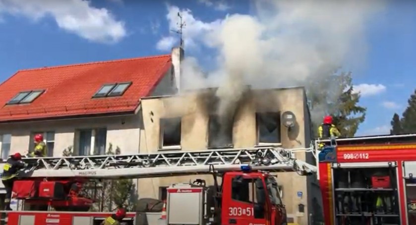 Pożar budynku mieszkalnego przy ulicy Centralnej na Brochowie. Ucierpiała jedna osoba
