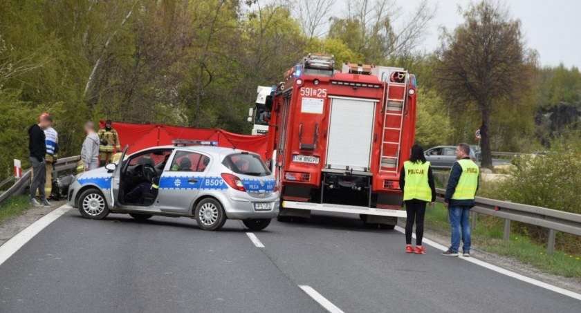Śmiertelny wypadek motocyklisty na DK8. Trasa Wrocław - Kudowa-Zdrój zablokowana na wysokości miejscowości Szklary