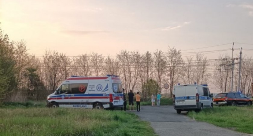 Tragedia na wrocławskich Żernikach. Pod kołami pociągu zginął mężczyzna z psem.
