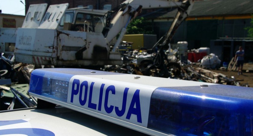 Kradł wszystko co metalowe...kable, ogrodzenie, huśtawki, włazy studzienkowe i silnik samochodowy. Grozi mu nawet 15 lat więzienia