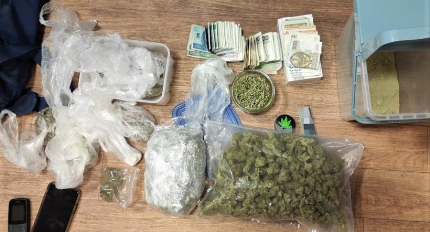 Kolejny narkotykowy dealer zatrzymany we Wrocławiu. 24-latek posiadał łącznie 5,5 tyś. handlowych porcji amfetaminy i marihuany