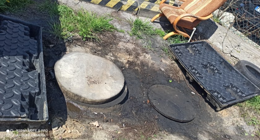 Smary i oleje silnikowe w studzienkach kanalizacyjnych, nielegalna rozbiórka aut, zła segregacja odpadów. Eko kontrole Straży Miejskiej Wrocławia