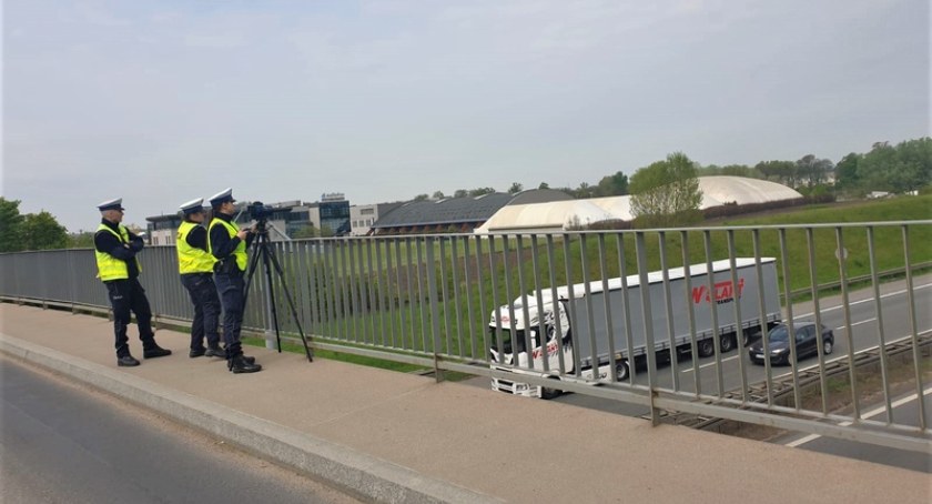 Ponowna kontrola odległości między pojazdami na podwrocławskim odcinku autostrady A4. Tym razem 11 ukaranych kierowców