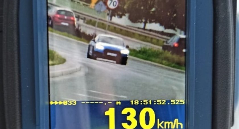 Kierowca audi jechał zdecydowanie za szybko, więc pozbył się prawa jazdy i będzie musiał zapłacić 1500 zł