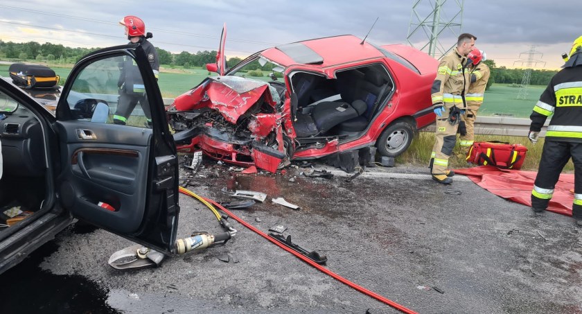 Policja poszukuje świadków sobotniego śmiertelnego wypadku na Wschodniej Obwodnicy Wrocławia. Zobacz ZDJĘCIA