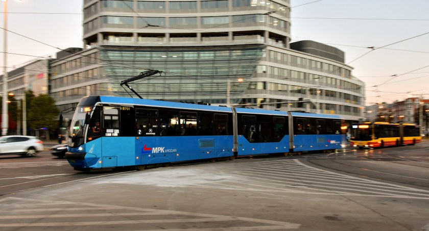 Ważny węzeł przesiadkowy przejdzie modernizację – szykują się zmiany w kursowaniu MPK przez rondo Reagana
