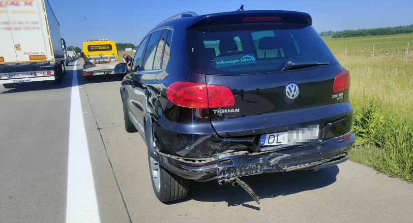 Kolizja dwóch aut osobowych w korku na 144 kilometrze A4. Spore utrudnienia na autostradzie w kierunku granicy