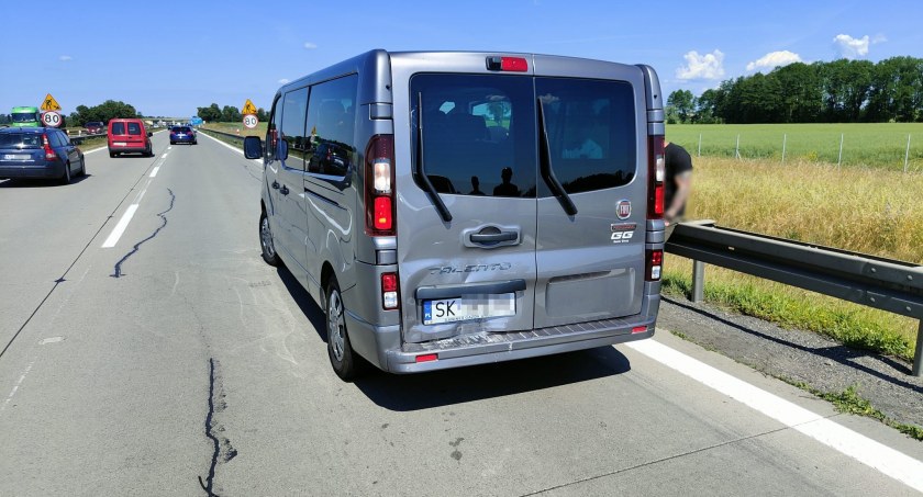 Typowe najechanie na tył na 121 kilometrze A4 w kierunku granicy powodem porannych utrudnień przed węzłem Jarosław
